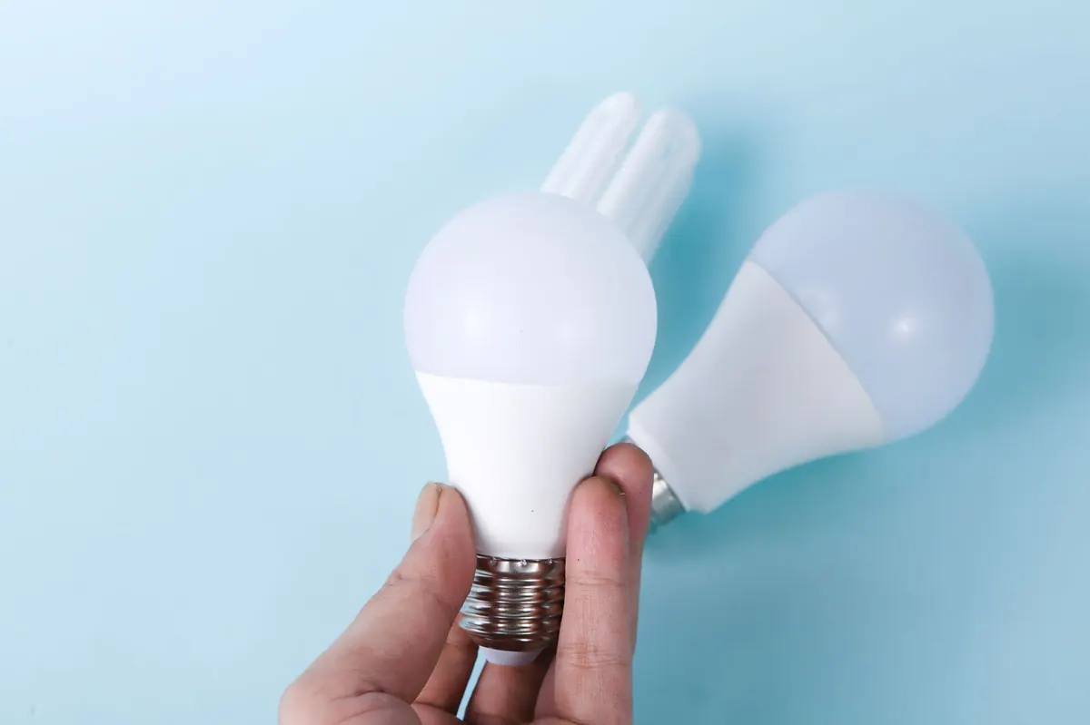 Beginner's Guide to Warm White vs. Cool White Bulbs for Home Lighting